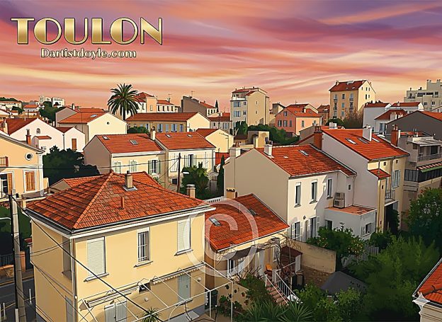 Vue panoramique de Toulon avec des maisons aux toits rouges sous un ciel coloré.