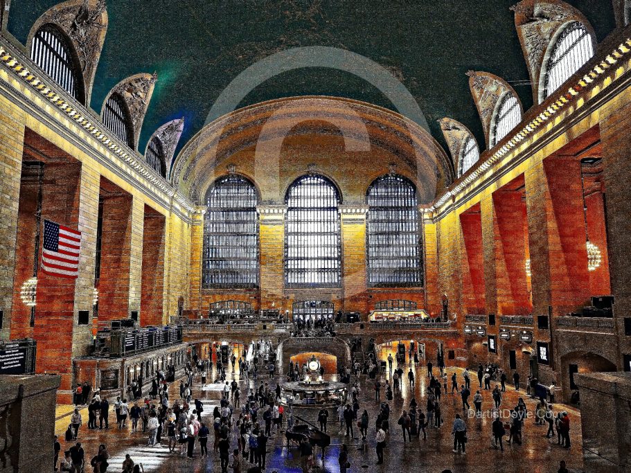 Gare de Grand Central, vestiaires animés sous un plafond décoratif et de grandes fenêtres.