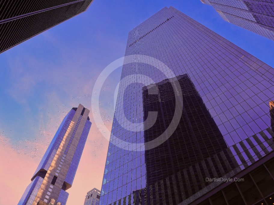 Gratte-ciels modernes se dressant contre un ciel bleu et nuageux.